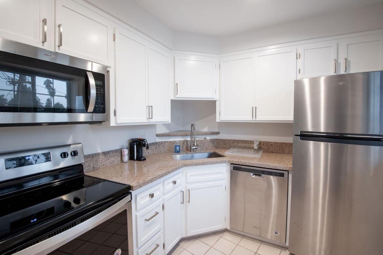Studio City Court Yard Hotel Екстериор снимка
