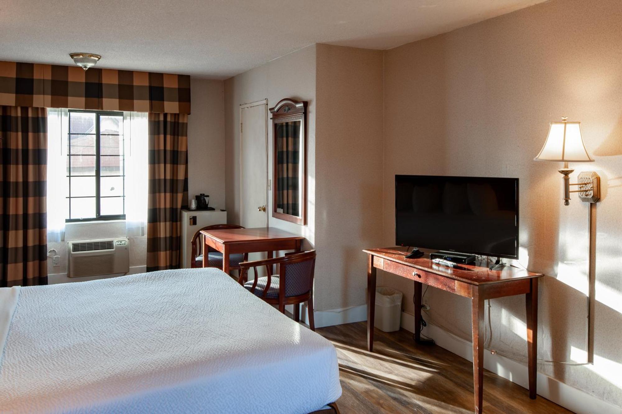 Studio City Court Yard Hotel Екстериор снимка