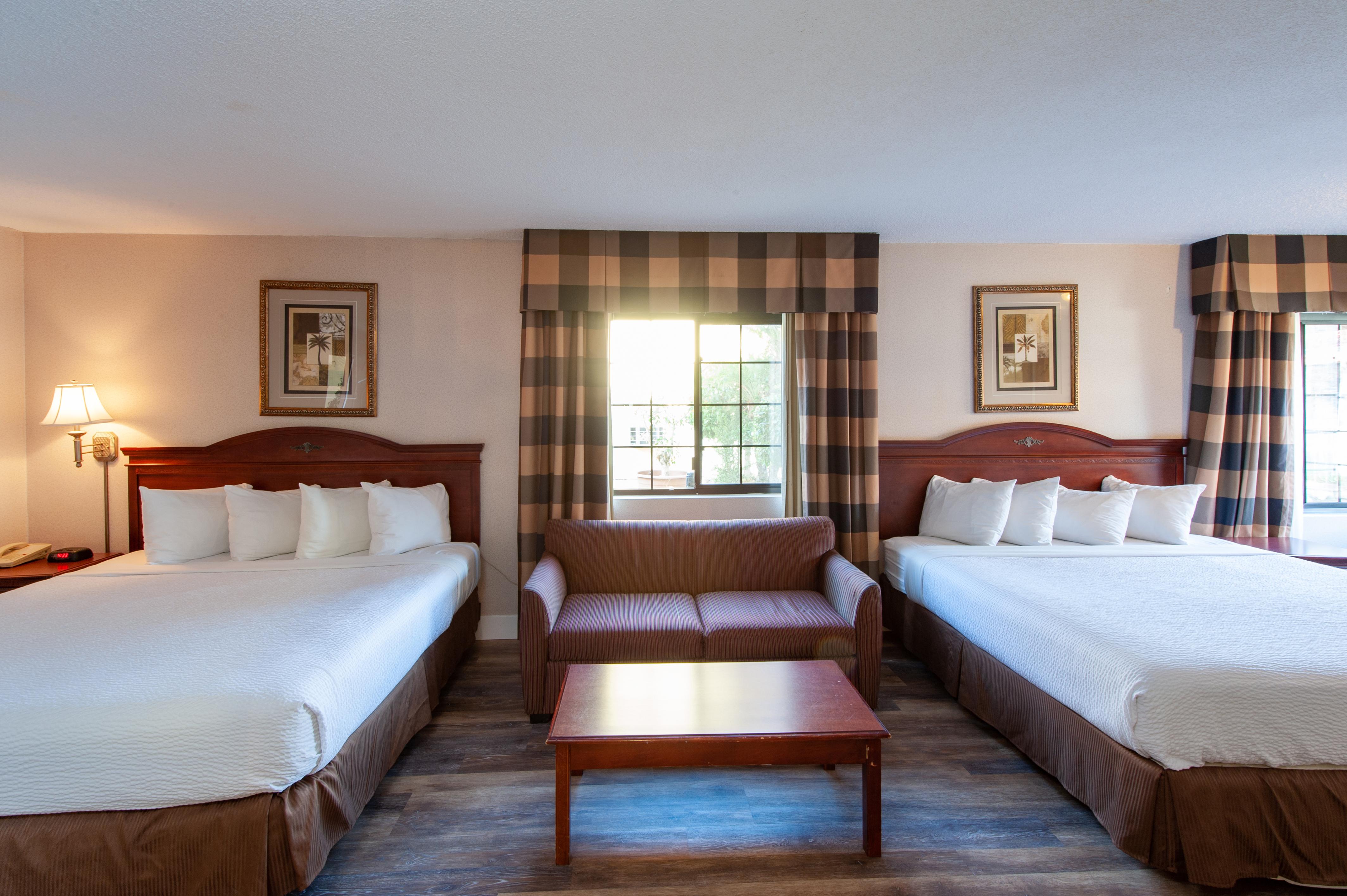 Studio City Court Yard Hotel Стая снимка